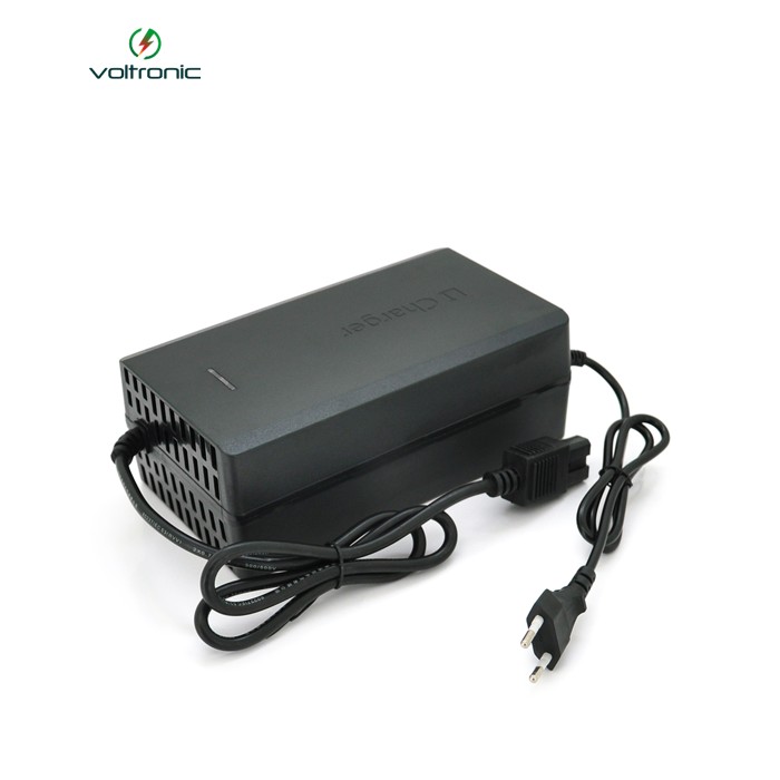 Зарядний пристрій для акумуляторів Li-ion 72V8A(84V),20S,штекер Triangle plug (T-tipe / IEC / C13 N+L-) ,з індикацією,BOX