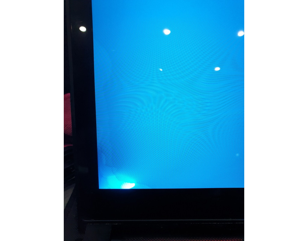 Б/В уцінка (засвіти на матриці) Ноутбук Dell Inspiron Gaming 15-7559 / 15.6" FHD IPS Touch / Intel Core i7-6700HQ / 8 Gb DDR4/ HDD 1000 Gb / nVidia GeForce GTX 960M, 4 ГБ GDDR5, 128-bit / WebCam / HDMI / Win10 (аккум 10%)