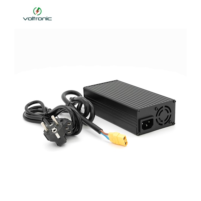 Зарядний пристрій акумуляторів LiFePO4 12V (14.6V), 4S,20A, штекер XT-90, с индикацией